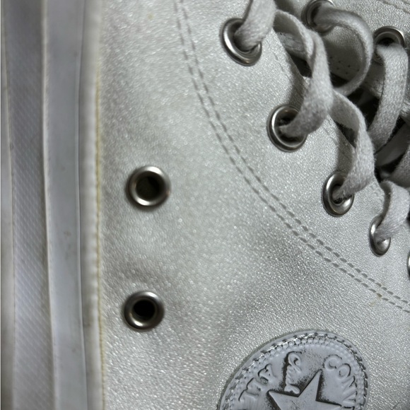 Converse High Tops -Size 7 - Picture 9 of 11